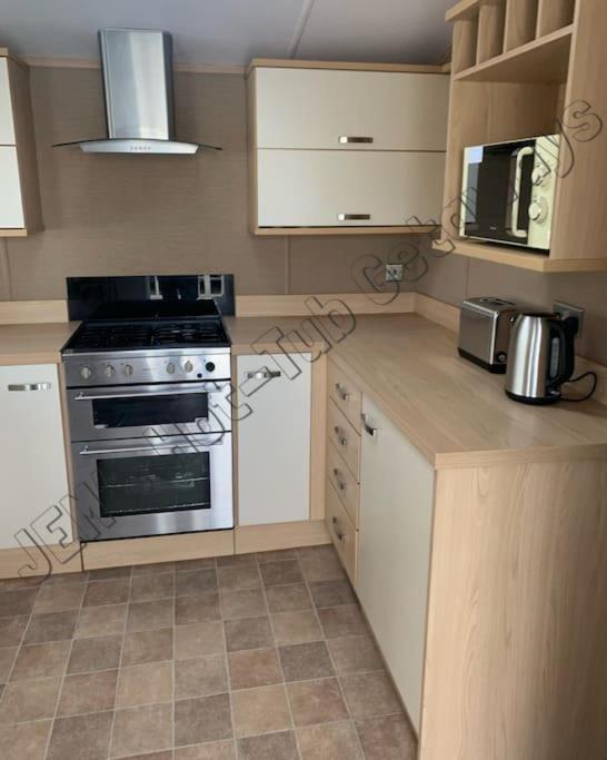 Jems Hot-Tub Getaways 8 Berth At Tattershall Lakes المظهر الخارجي الصورة