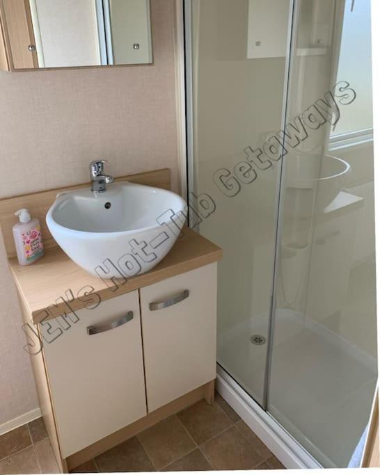 Jems Hot-Tub Getaways 8 Berth At Tattershall Lakes المظهر الخارجي الصورة